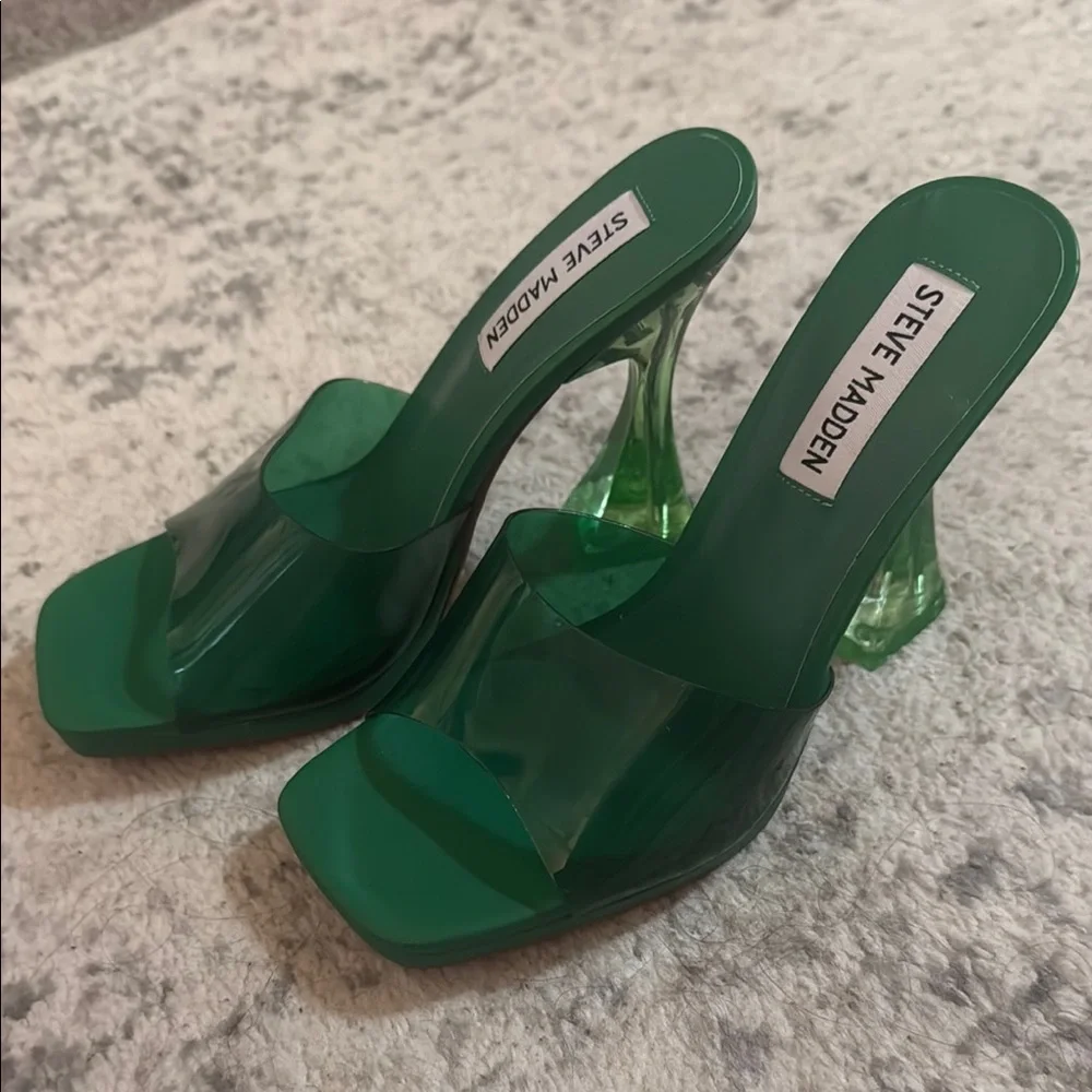 Steve Madden Emerald Green Heels - Picture 1 of 5